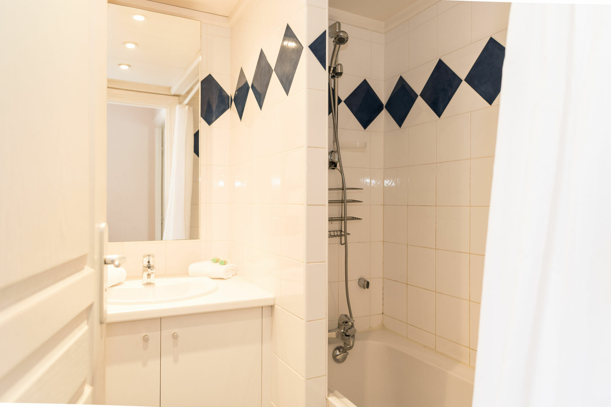 Les Z'Hirondelles Otel Annecy Dış mekan fotoğraf